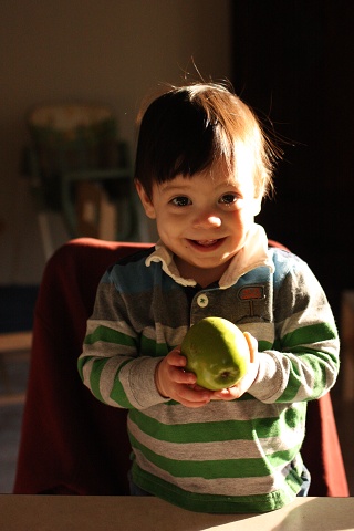 2011-01-10 4162 Christopher With Apple